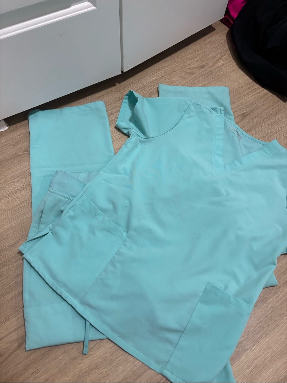 Mándala Women's Teal Scrub Set - V-Neck Top & Pants